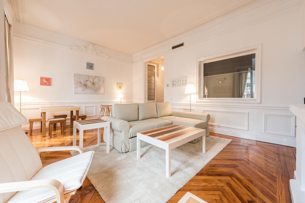 Apartamentos Alcala Madrid Exteriör bild